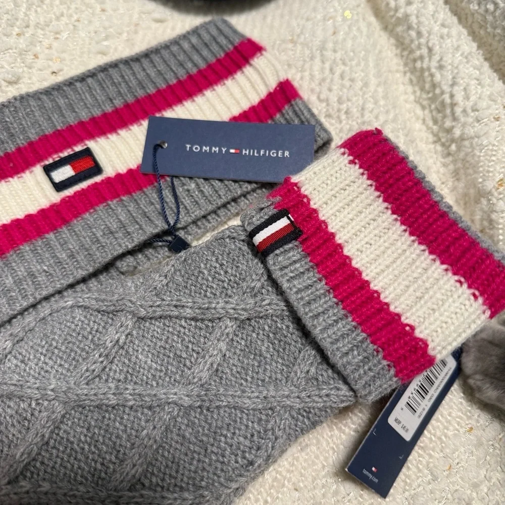 NWT Tommy Hilfiger Gray and Pink Knit Accessories Matching Mittens & Headband - Picture 2 of 3